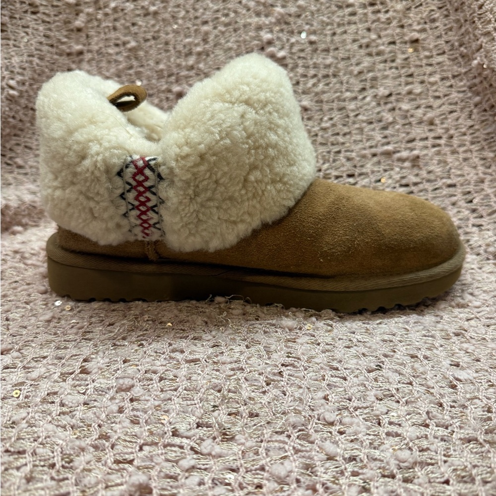 UGGS Women’s Size 6 - Picture 11 of 13